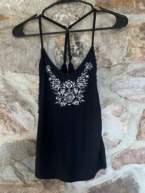 NWT Hollister Black Embroidered cross back adjustable strap tank size xs